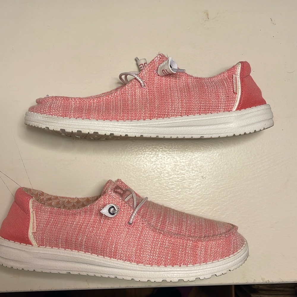 Wendy stretch coral pearl hey dude